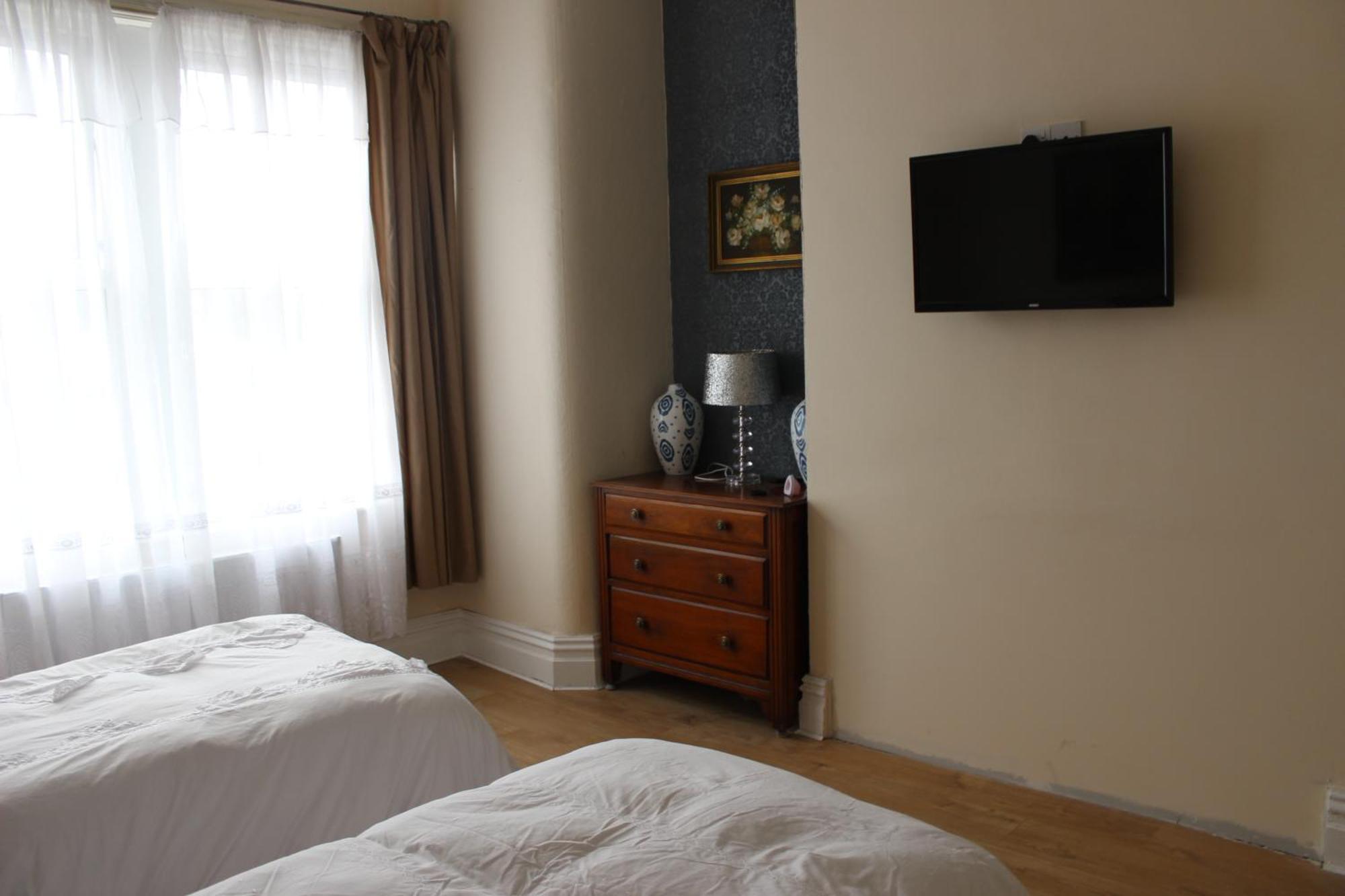 Mother-In-Law Guest House Hotel Leeds Λιντς Εξωτερικό φωτογραφία