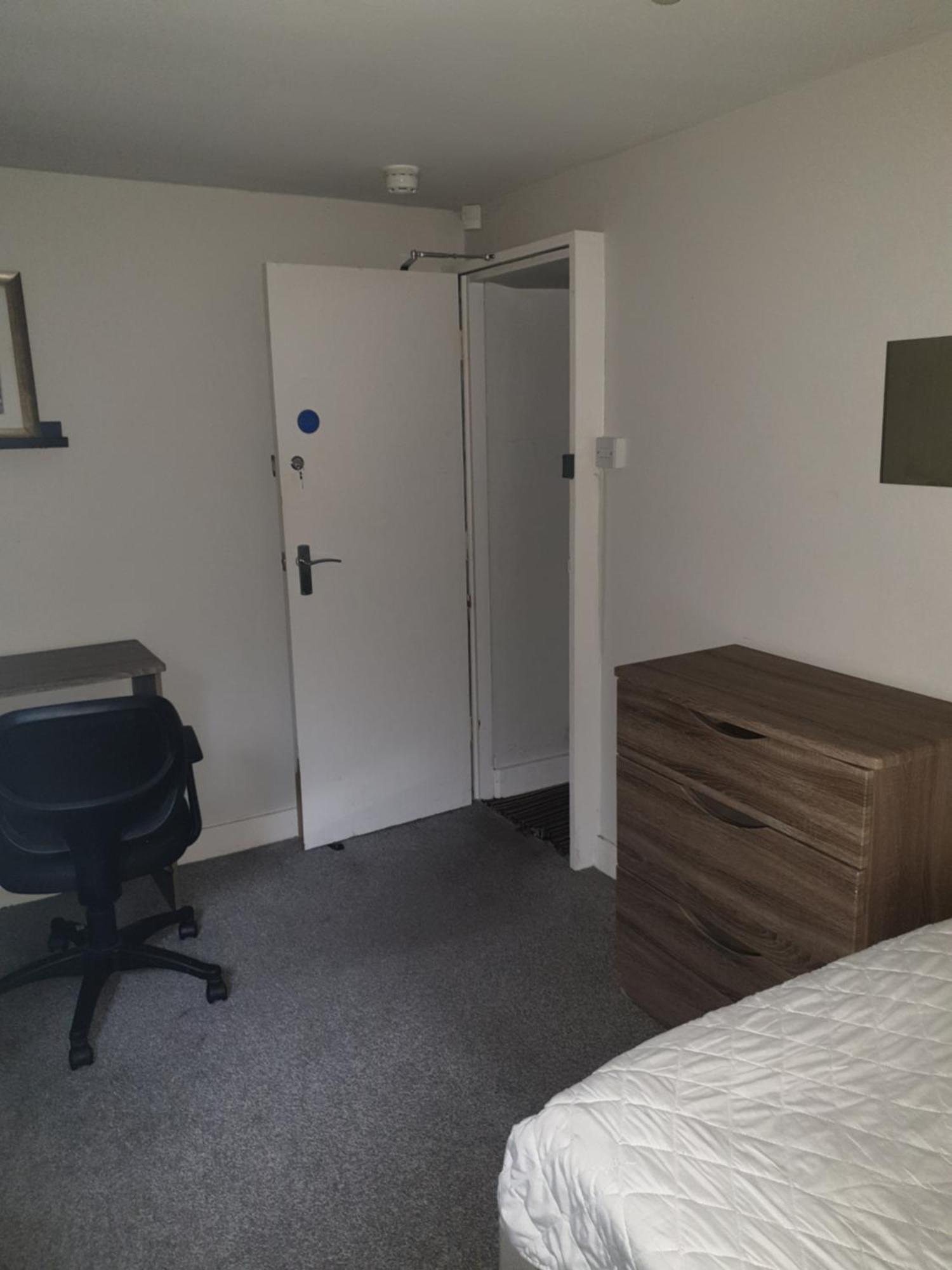 Mother-In-Law Guest House Hotel Leeds Λιντς Εξωτερικό φωτογραφία